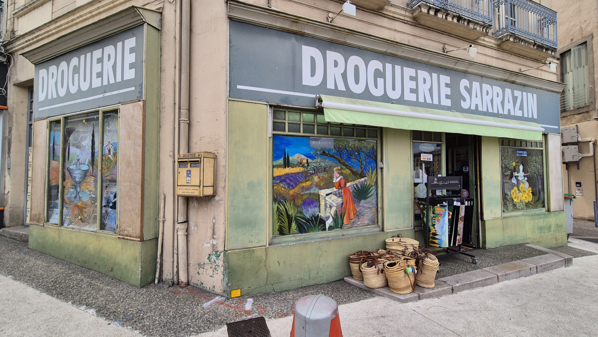 Fonds de commerce droguerie à vendre à Bourg-de-Péage   Emplacement no1 face au pont vieux
